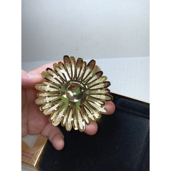 2012 CHEMART DAISY 50813 24KT GOLD FINISHED BRASS ORNAMENT 3D WHITE FLOWER - Picture 3 of 4